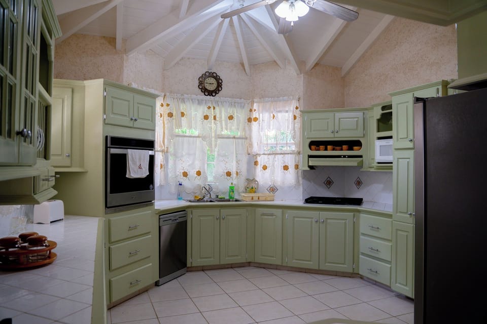 Villa, 5 Bedrooms, Smoking, Private Pool | Interior
