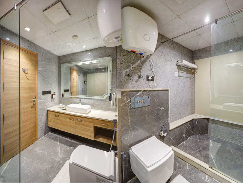Executive Room, City View | Bathroom | Shower, hair dryer, towels, soap