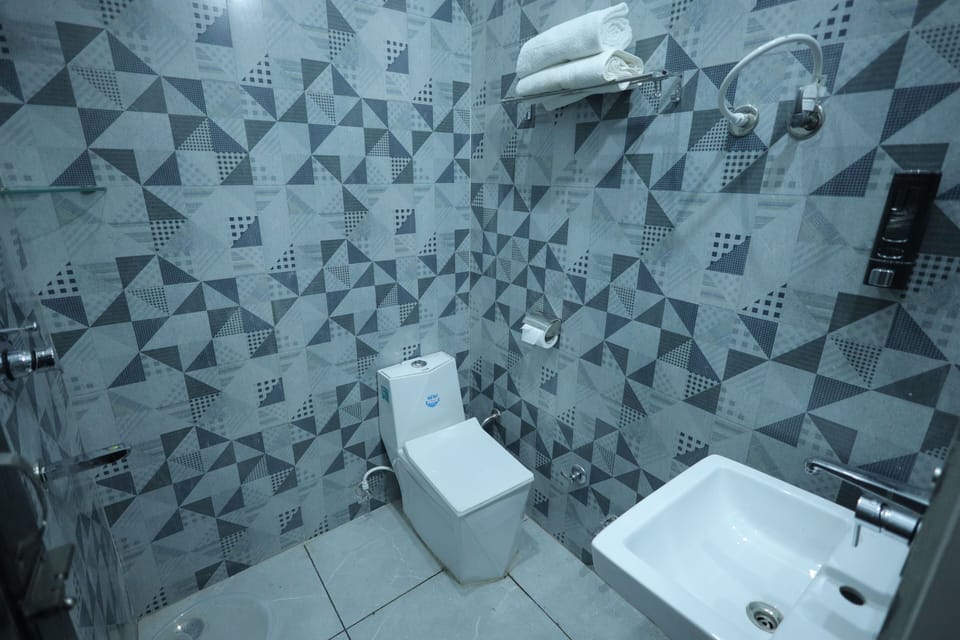 Economy Double Room | Bathroom