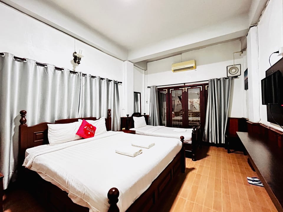 Superior Triple Room | Desk, free WiFi, bed sheets