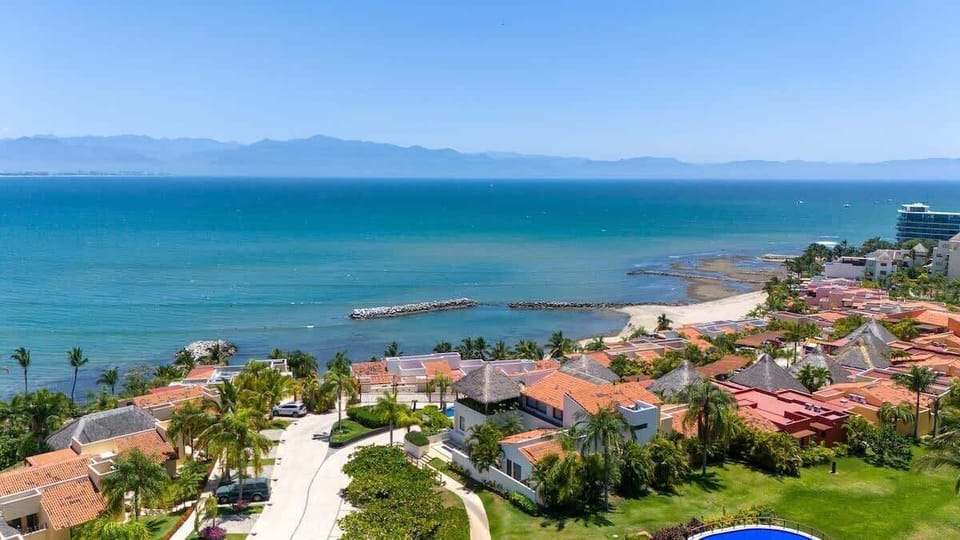 Ideally located for exploring the charming towns and stunning beaches of Bahía de Banderas.