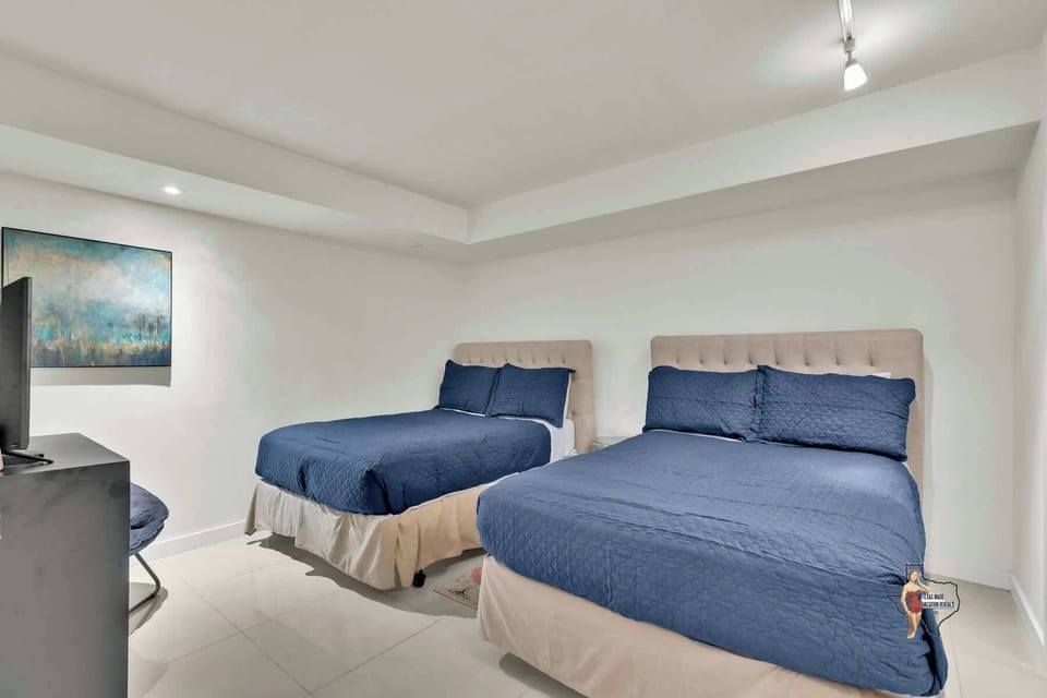 Bedroom 4 with two single beds, perfect for sharing.