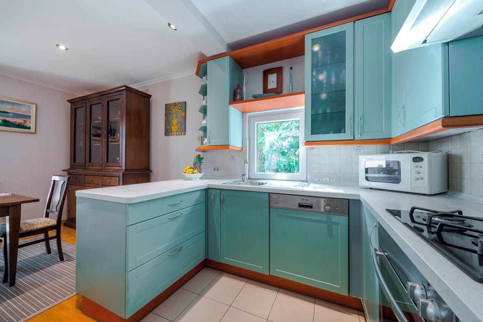 Villa (4 Bedrooms) | Private kitchen | Oven, electric kettle, freezer