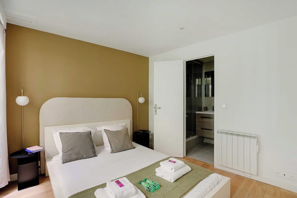 Apartment | 1 bedroom, laptop workspace, iron/ironing board, bed sheets