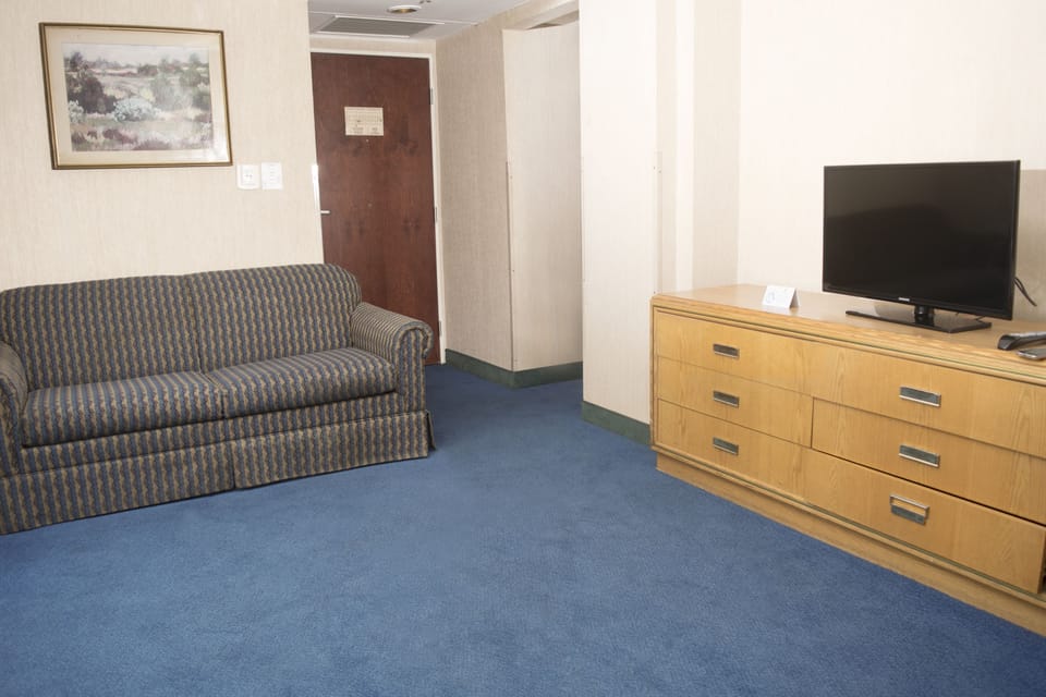 Desk, WiFi (free), bed sheets