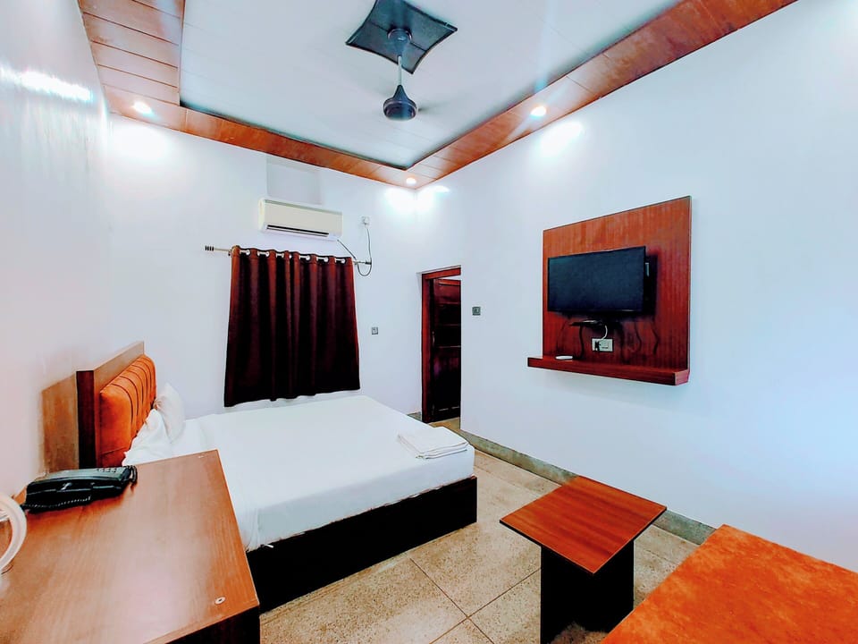 Deluxe Double or Twin Room, Balcony | Desk, laptop workspace, free WiFi