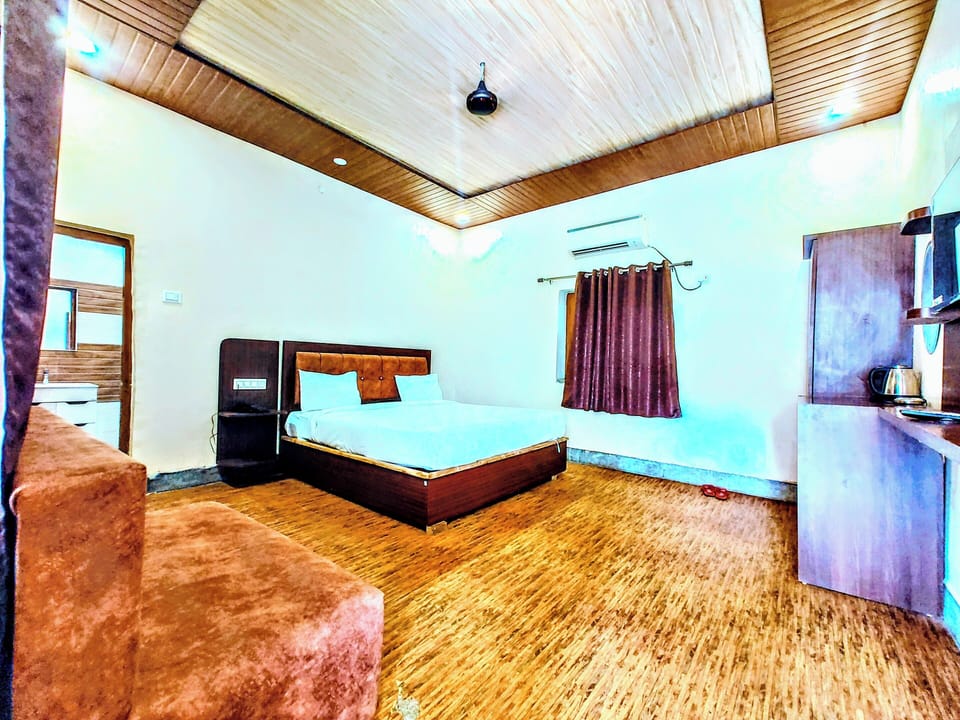 Deluxe Double or Twin Room, Balcony | Desk, laptop workspace, free WiFi