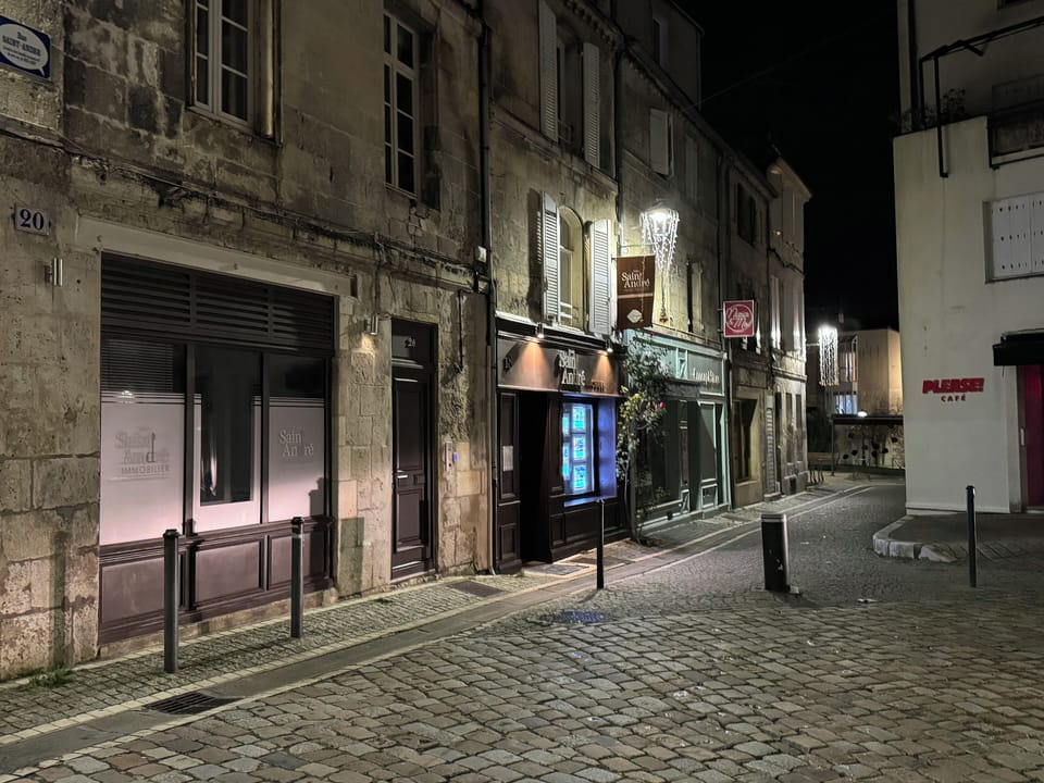 Quartier bourgeois tranquille et sûr, éclairages publics toute la nuit (2)