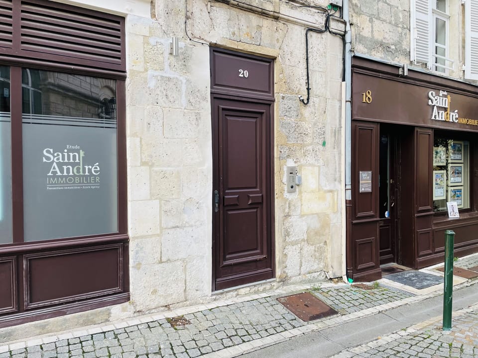 L'entrée de l'immeuble avec digocode