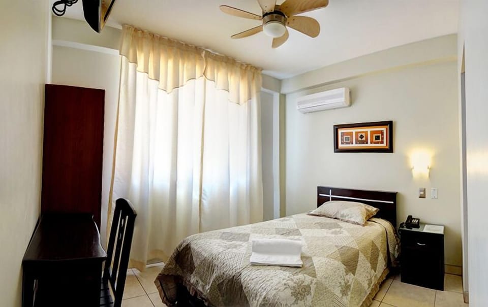 Single Room | Desk, WiFi (free), bed sheets