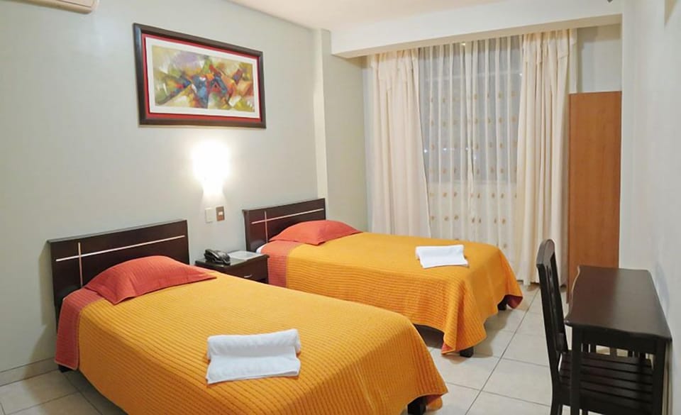 Twin Room | Desk, WiFi (free), bed sheets