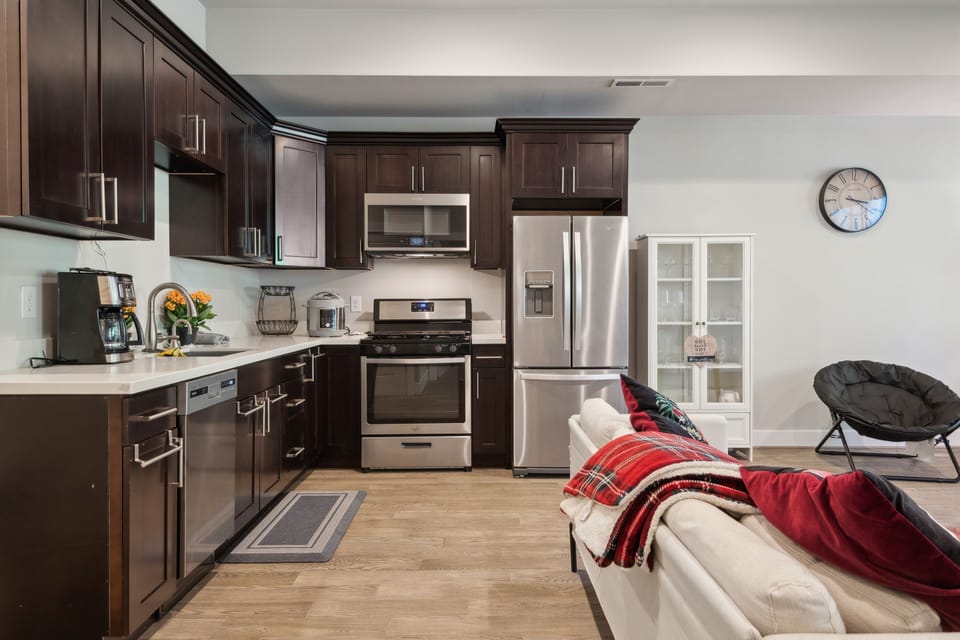 Apartment, 1 Bedroom | Private kitchen | Fridge, oven, coffee/tea maker