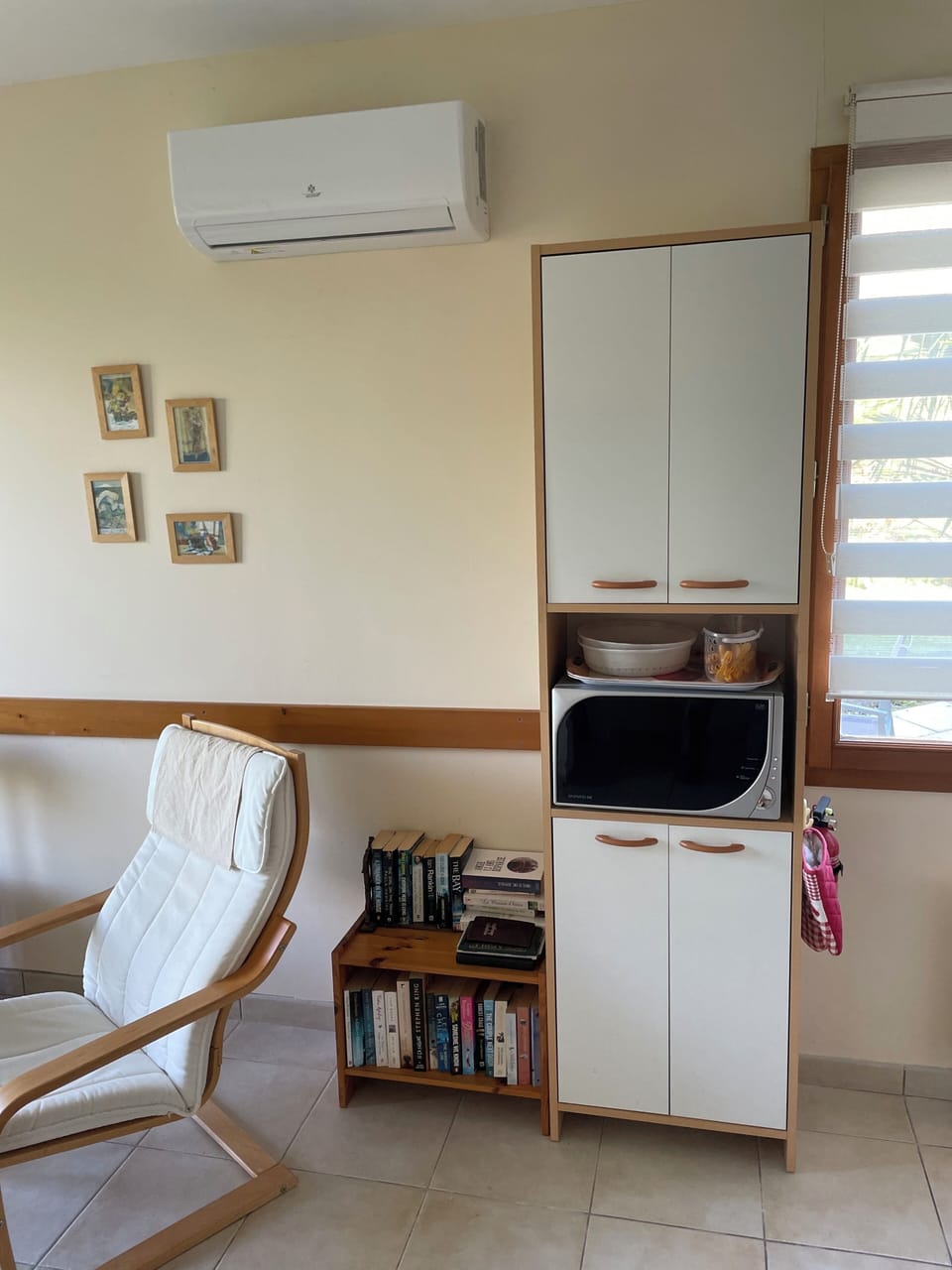Lounge with air con unit