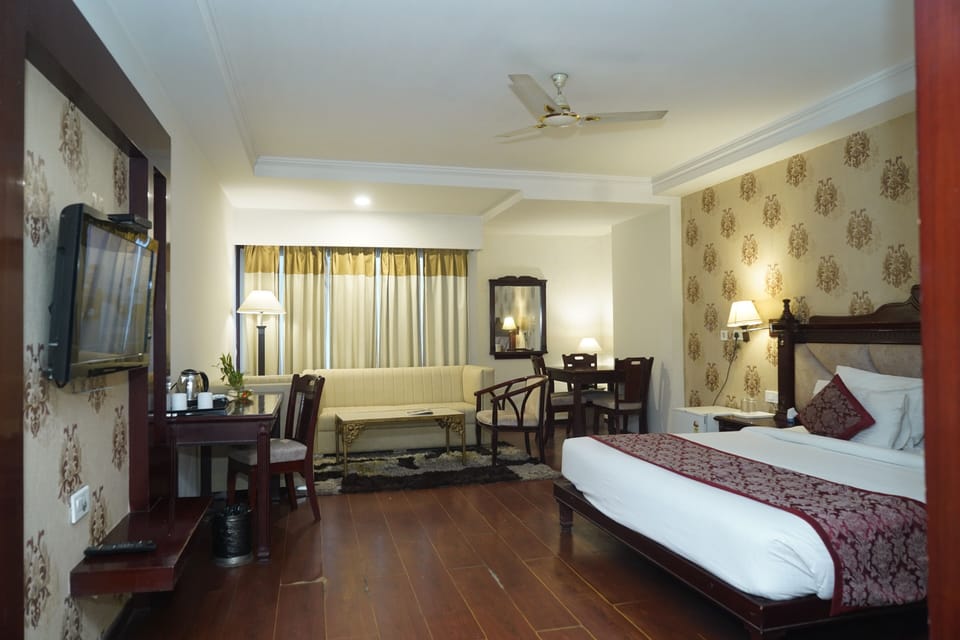 Executive Double Room, City View | In-room safe, desk, blackout drapes, soundproofing