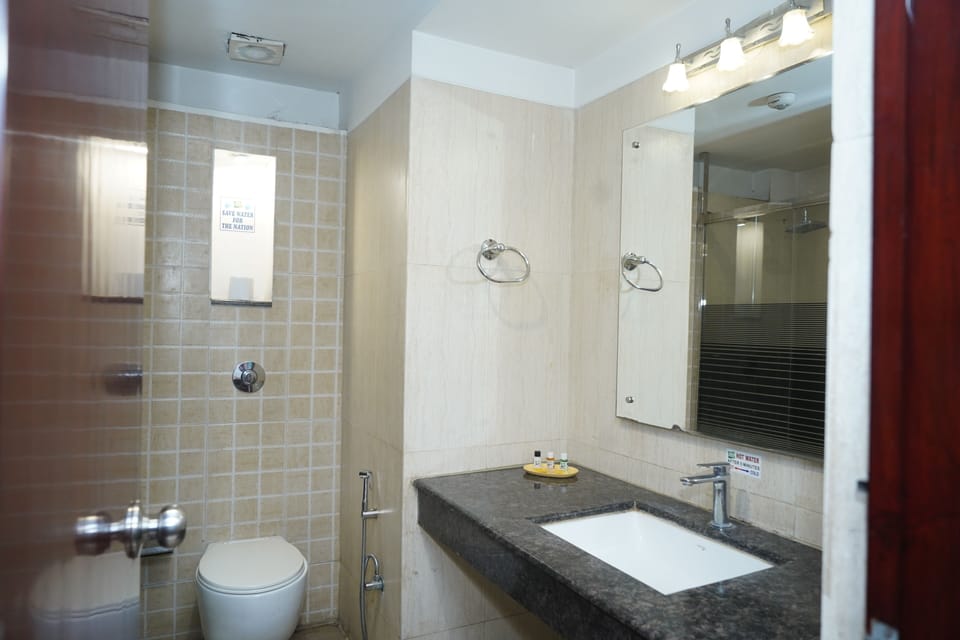 Executive Double Room, City View | Bathroom | Shower, free toiletries, hair dryer (on request), slippers