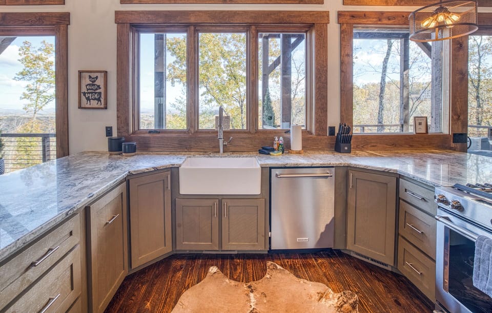 Plenty of counter space for your group! And that VIEW!
