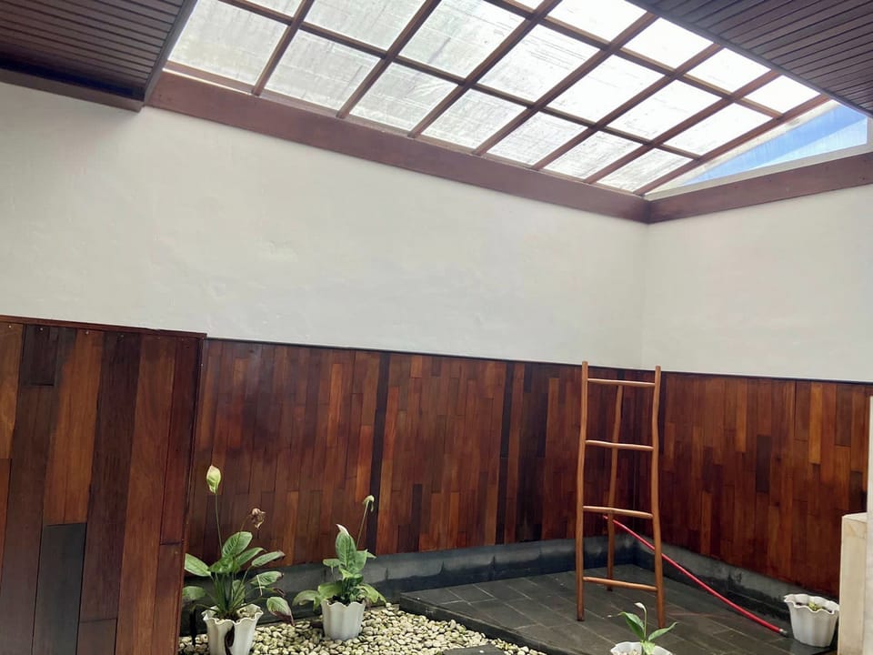 Deluxe Room with Private Jacuzzi Natural Hot Springs | Bathroom | Shower, rainfall showerhead, free toiletries, hair dryer