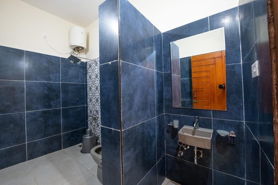 Shower, towels