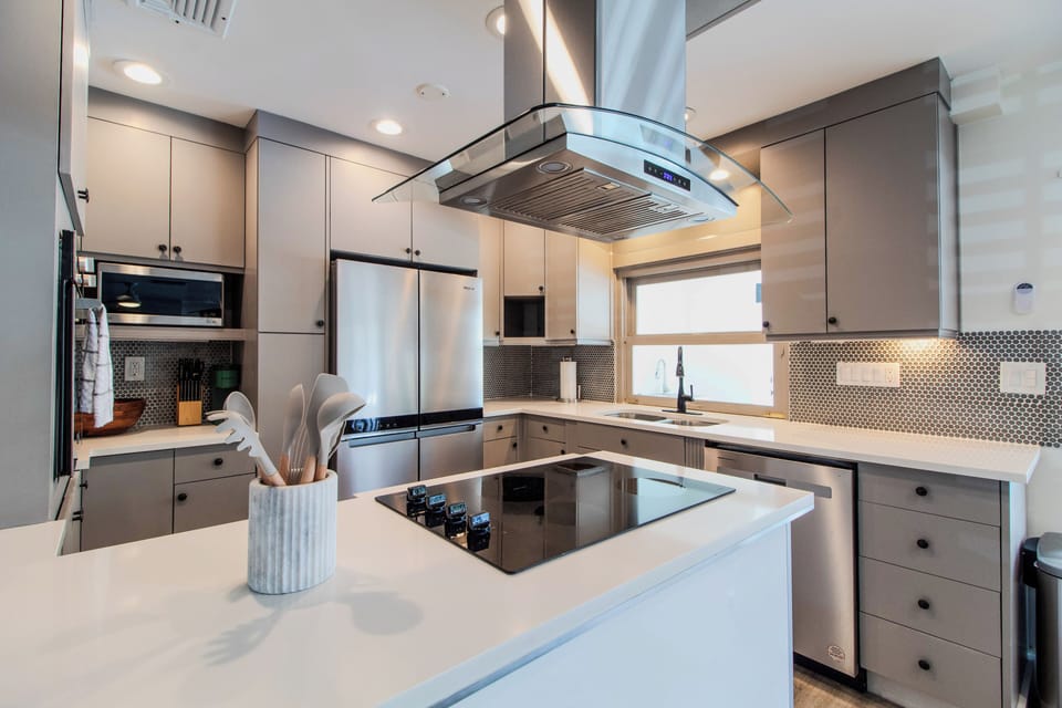 Compact and fully equipped kitchen