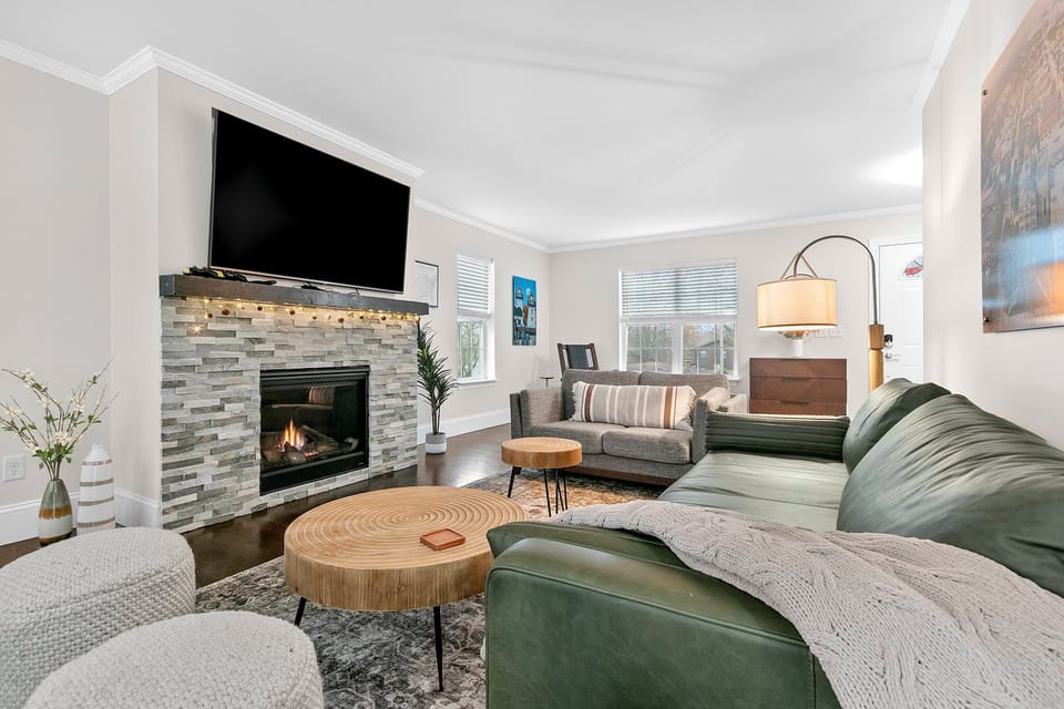 Living room with Fire place and TV