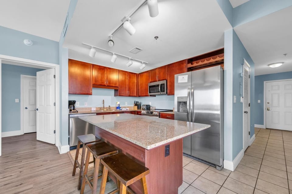 Condo, Multiple Beds (Laketown Wharf 838) | Private kitchen | Oven, toaster