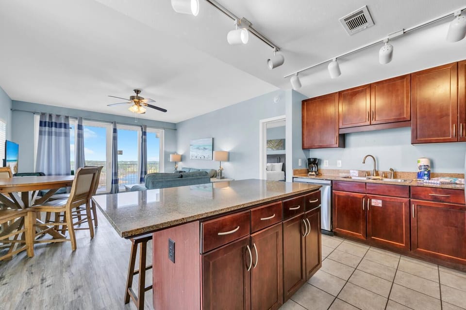 Condo, Multiple Beds (Laketown Wharf 838) | Interior