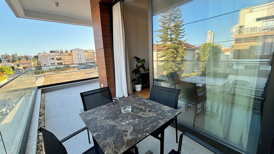 Deluxe Apartment | Balcony