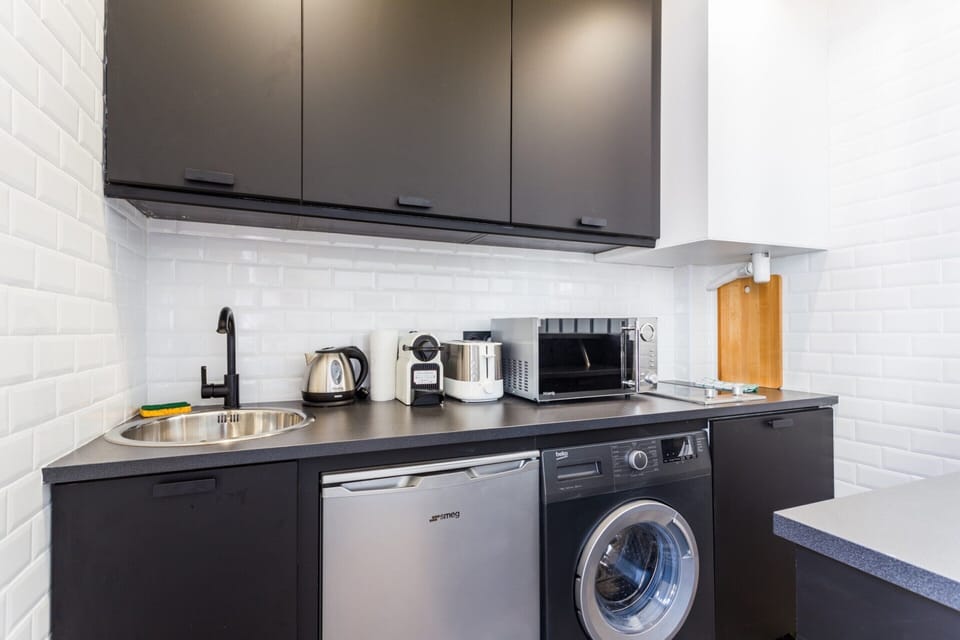 Apartment | Private kitchen | Fridge, microwave, oven, stovetop