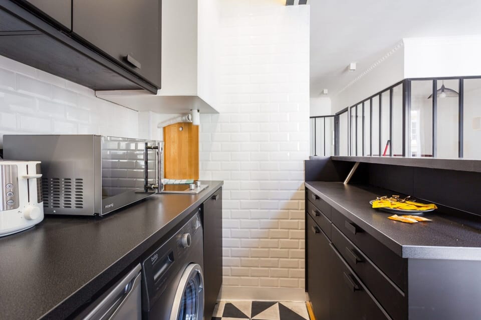 Apartment | Private kitchen | Fridge, microwave, oven, stovetop