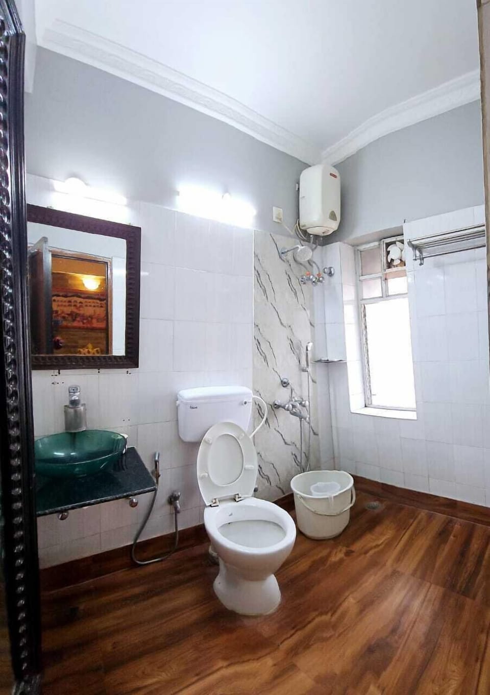 Basic Twin Room, 2 Twin Beds, Accessible | Bathroom | Shower, free toiletries, towels