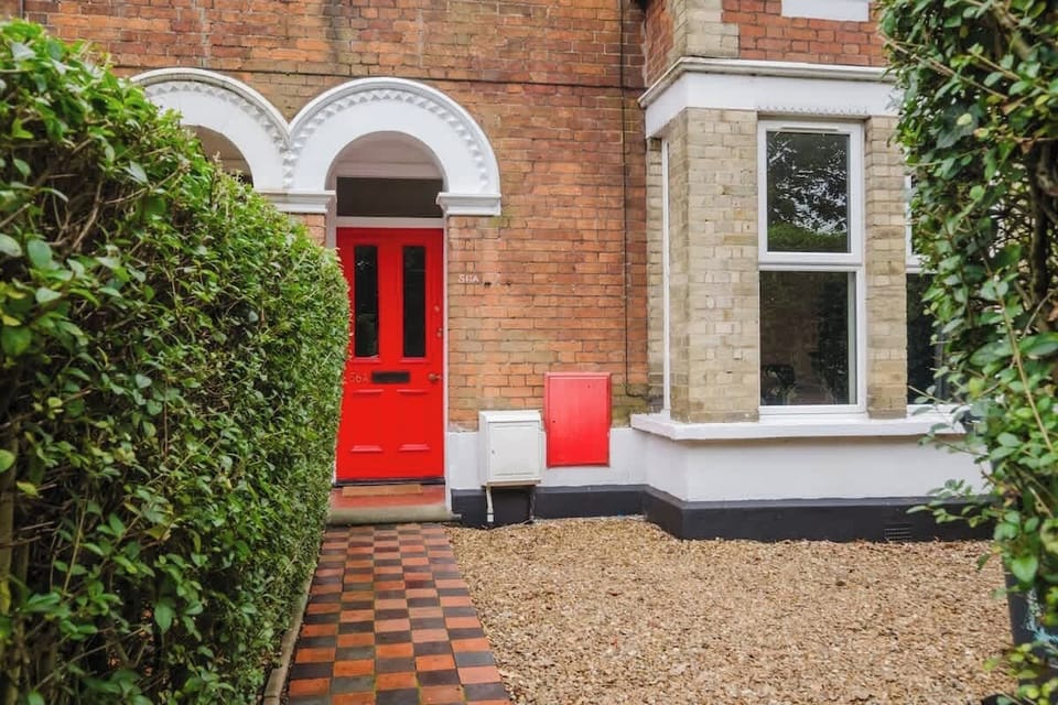In the charming area of Kempston, only a few miles from Bedford Town Centre, this property offers great links to the M1 and easy access to the vibrant towns of Milton Keynes, Northampton, and Luton
