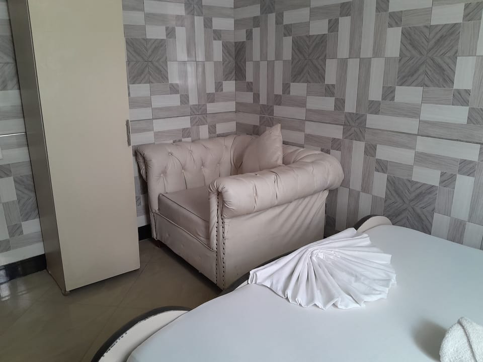 Deluxe Double Room | Desk, laptop workspace, free WiFi
