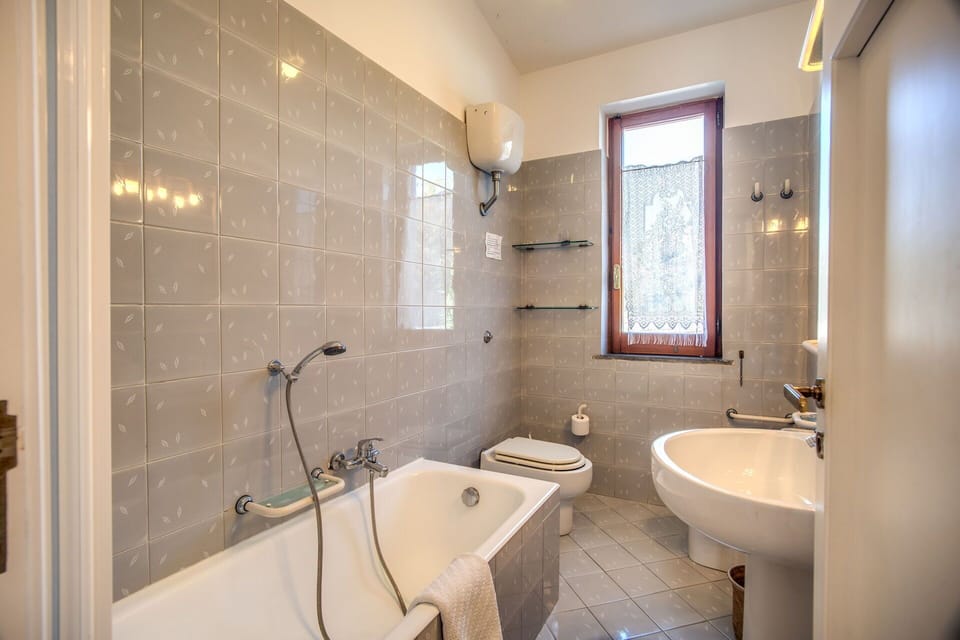 Autumn, Bathroom, Spring, Summer, Winter