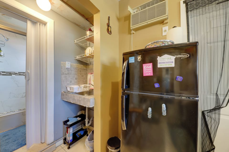 Kitchenette | Hot Plate | Drip Coffee Maker