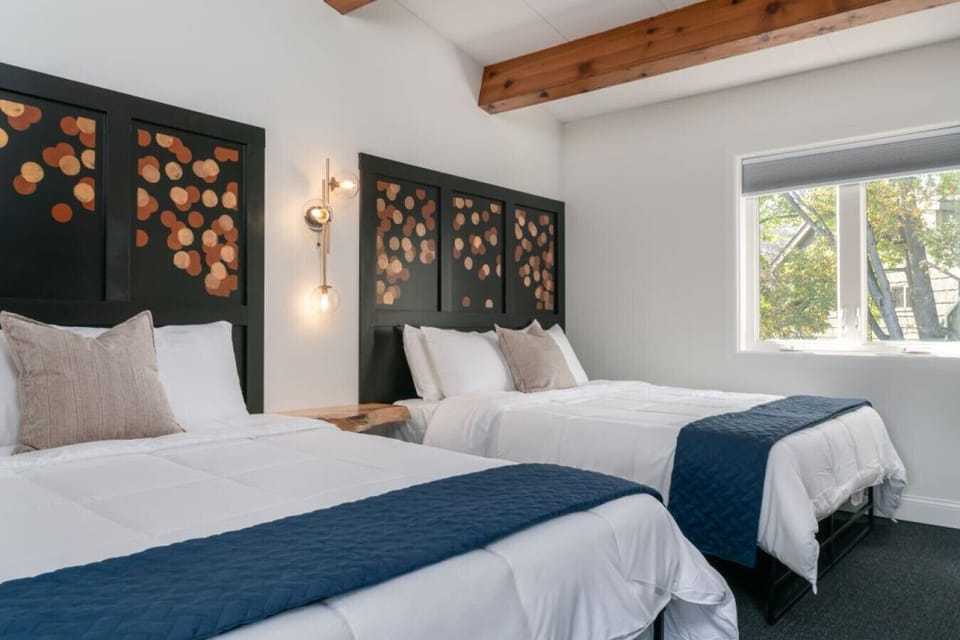 Queen Beds Upper Unit #10