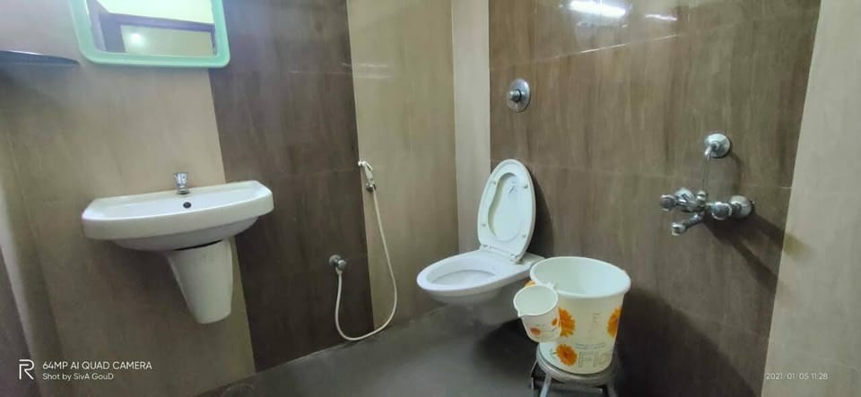 Luxury Double Room, Balcony, City View | Bathroom