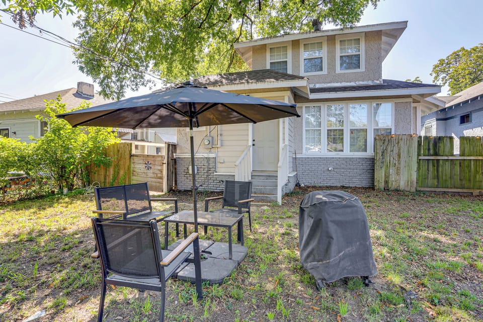 Backyard | Charcoal Grill (Charcoal Provided)