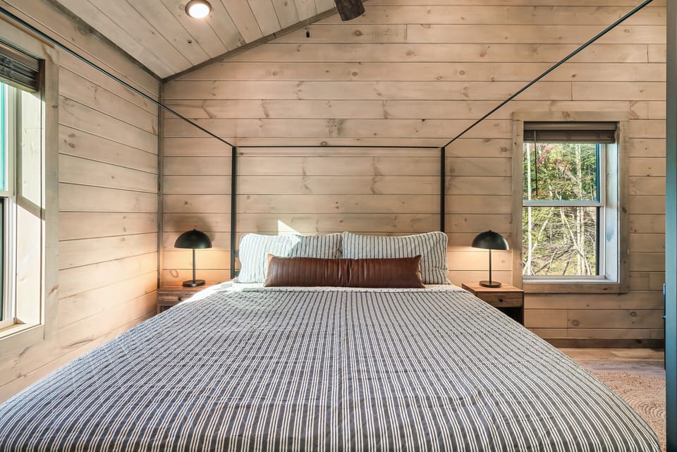 This bedroom offers a King Size bed, a smart TV, a closet, and a dresser.