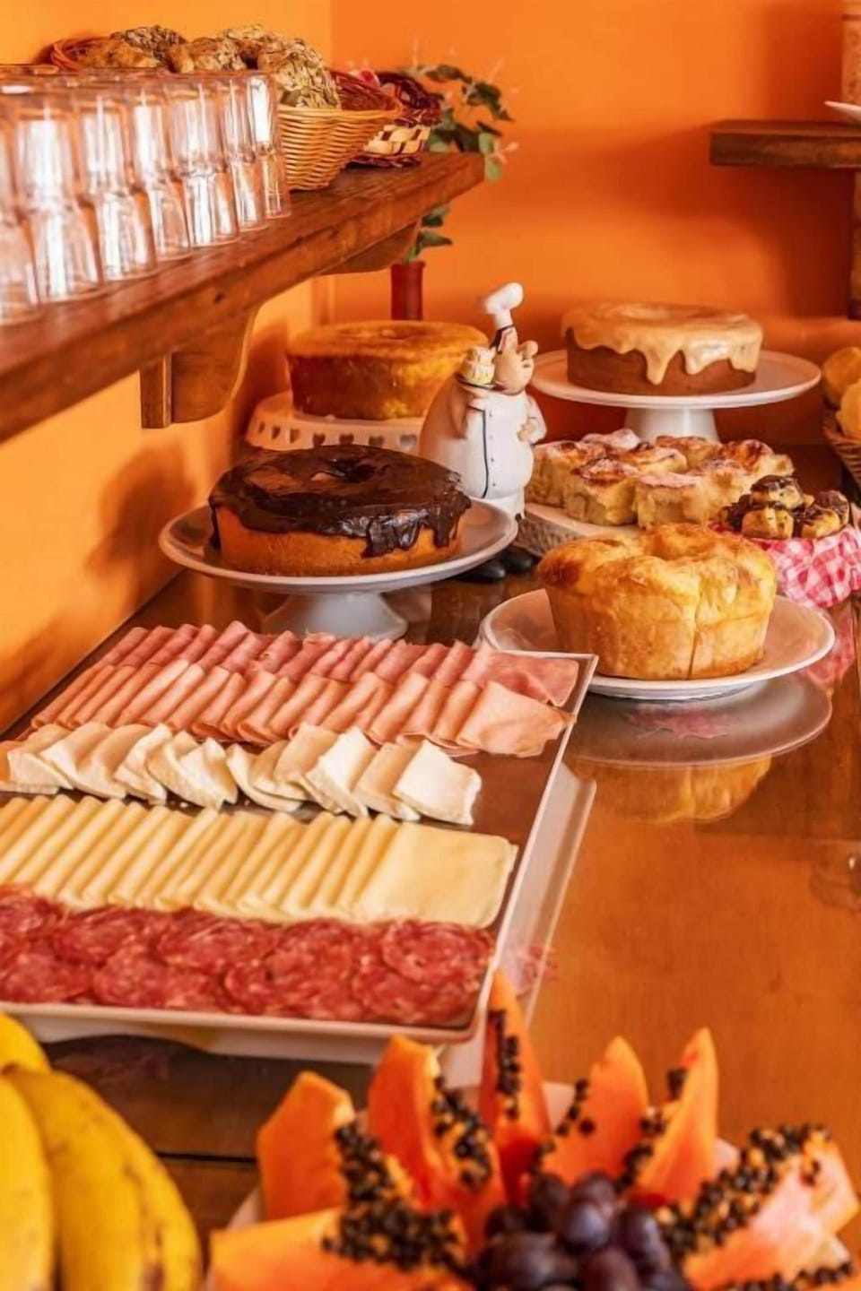 Free daily buffet breakfast