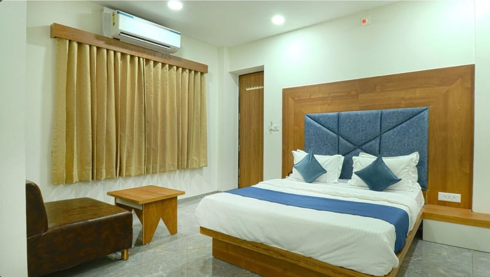 Deluxe Room | Desk, free WiFi, bed sheets