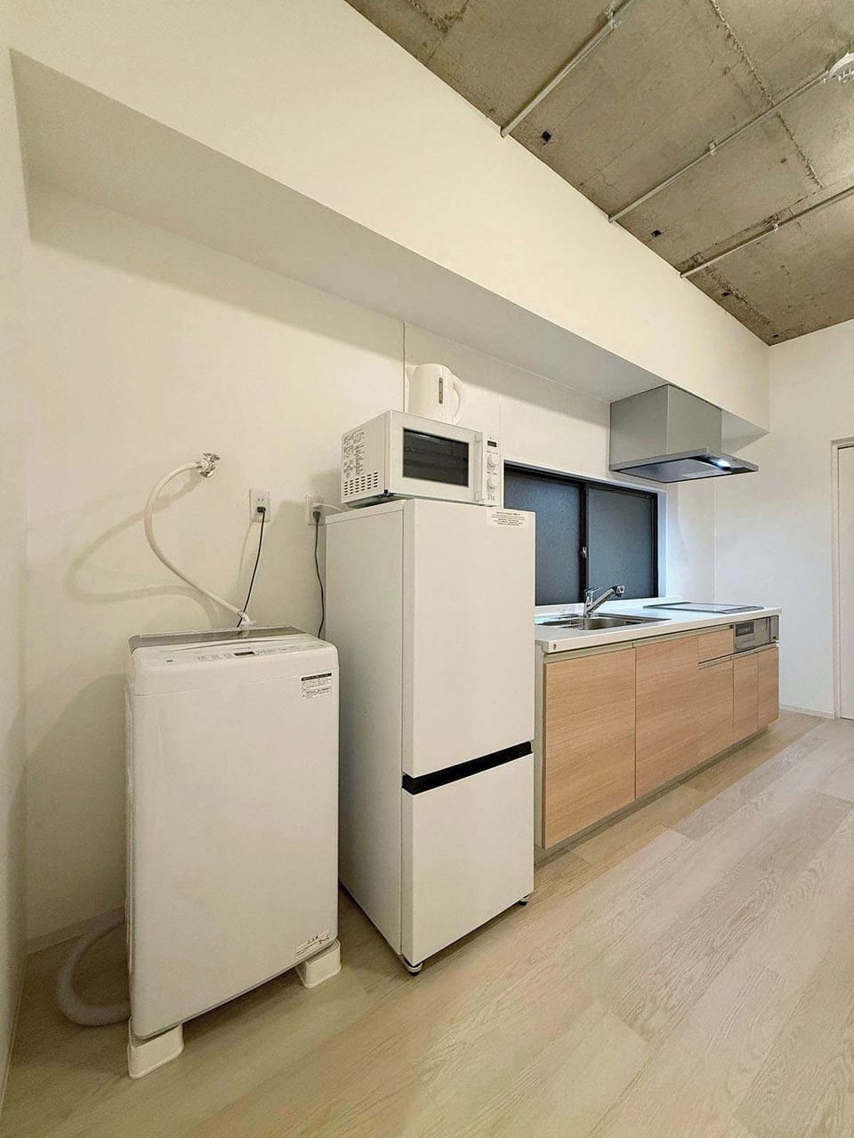 Kitchen & laundry area