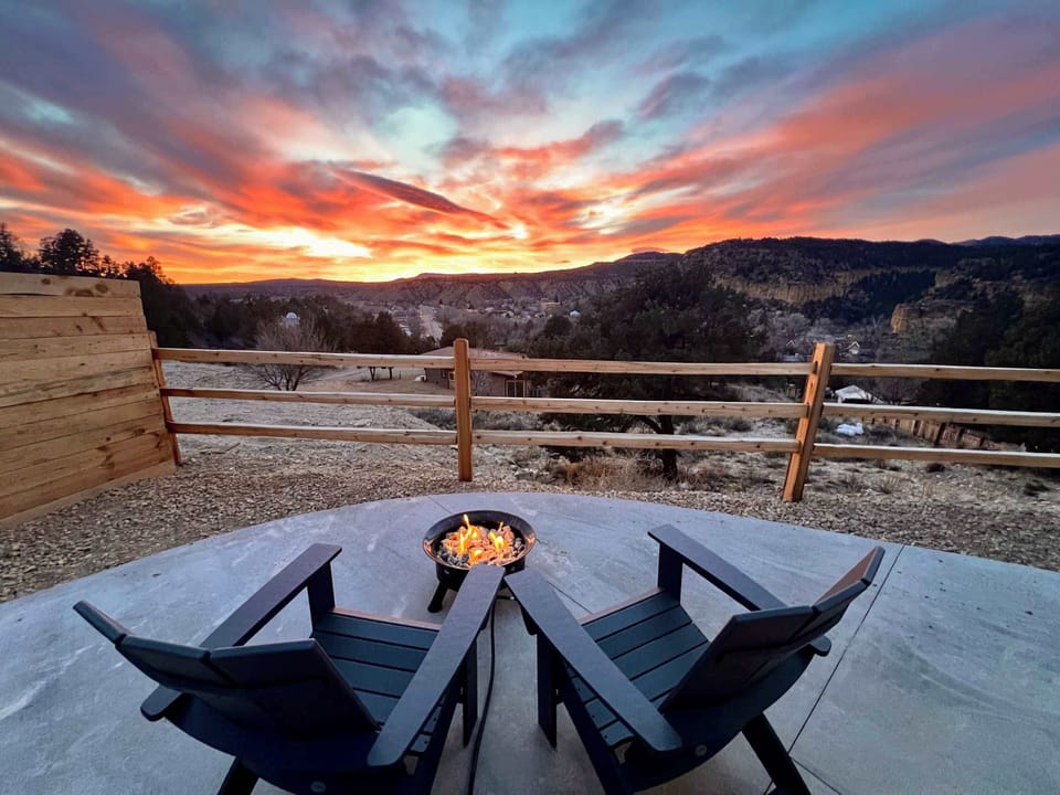Sunset views from Hidden Abode, a peaceful Southern Utah retreat at East Zion Resort near Zion National Park and Bryce Canyon.
