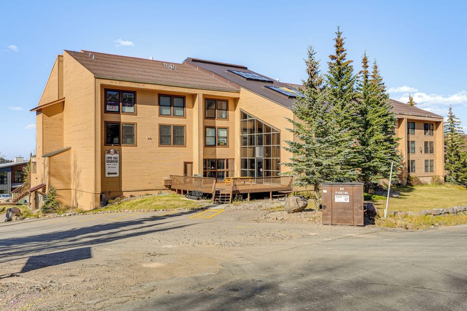 Parking | Community Garage (1 Vehicle)