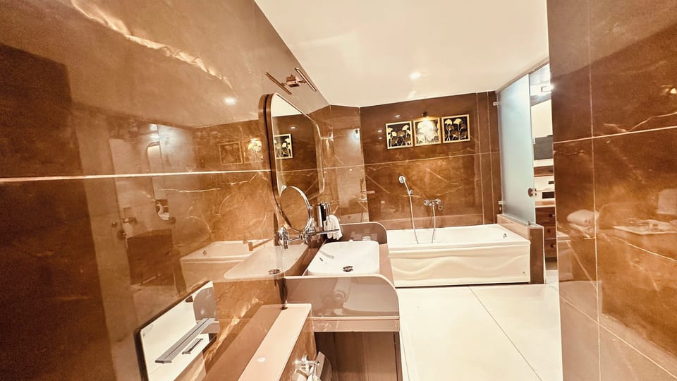 Suite Room with Bathtub | Bathroom | Slippers
