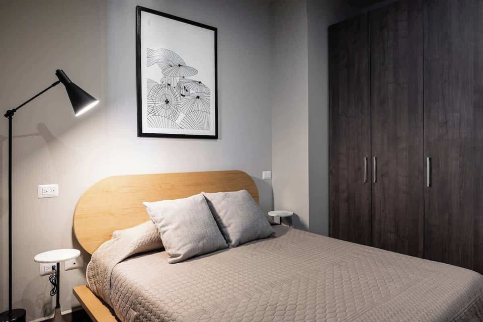 Second bedroom with queen size bed, and a Smart TV.

