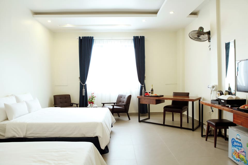 Family Double Room | Desk, laptop workspace, soundproofing, free WiFi
