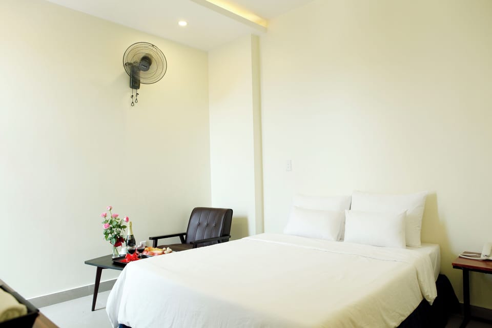 Standard Double Room Single Use | Desk, laptop workspace, soundproofing, free WiFi