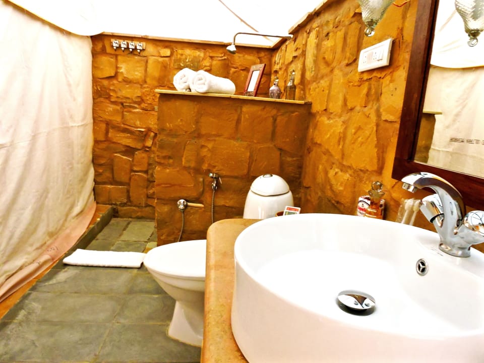 Deluxe Tent, 1 Bedroom | Bathroom | Shower, free toiletries, hair dryer, towels