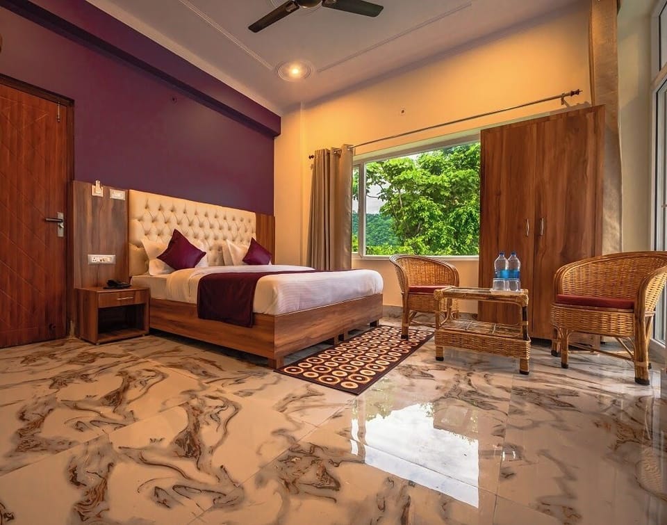 Deluxe Double Room, Mountain View | Free WiFi, bed sheets