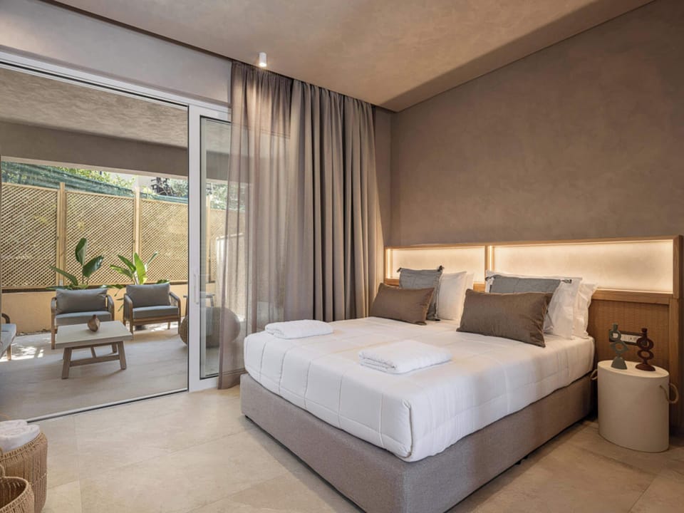 Deluxe Room, Garden View | Soundproofing, free cribs/infant beds, free WiFi, bed sheets